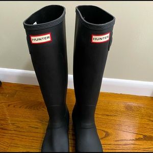 NWOT Black Hunter Boots